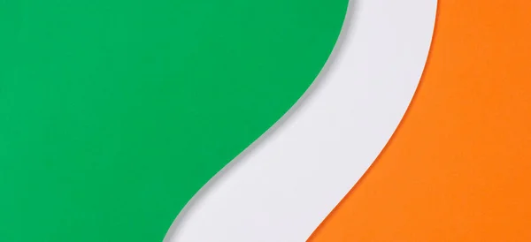 Grön, vit och orange färg papper bakgrund med kopieringsutrymme. Abstrakt geometrisk kartong med kopieringsutrymme — Stockfoto