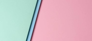 Yaratıcı soyut pastel pembe, mavi, yeşil renkli geometrik şekilli kağıt kompozisyon afişi arka plan, üst görünüm