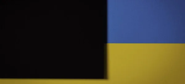 Soyut renk kağıtları geometri düz kompozisyon arkaplan mavi, sarı, siyah tonlar ile — Stok fotoğraf