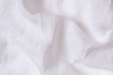 Beyaz buruşmuş kumaş dokusu arka planı. Doğal keten tuval, organik eko tekstil arka planı. Üst görünüm
