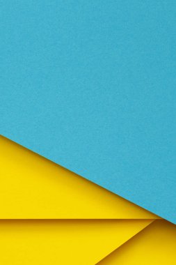 Soyut renk kağıtları geometri düz kompozisyon arka planı açık mavi ve sarı tonlu