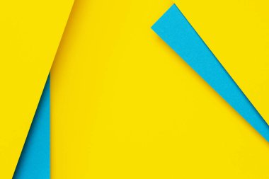 Soyut renk kağıtları geometri düz kompozisyon arka planı mavi ve sarı tonlarla