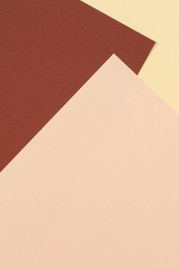 Renkli kağıtlar geometri kompozisyonu arkaplanı sarı bej ve kahverengi tonlu