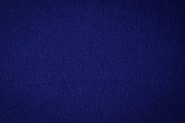 Donanma mavisi kumaş dokusu arkaplanını hissettirdi. Soyut tek renkli koyu mavi renk keçeli arka plan