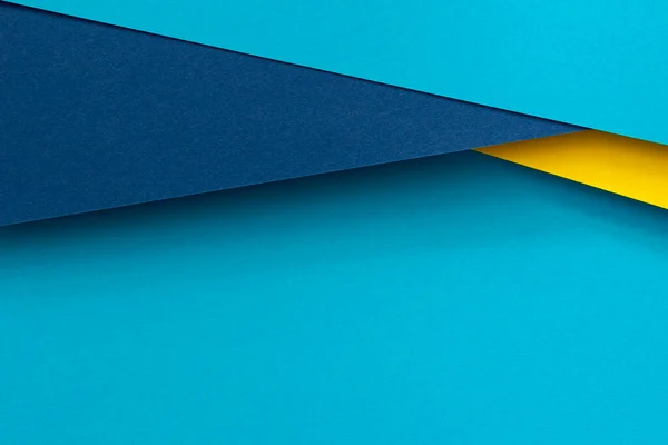 Abstrakt färg papper geometri platt låg sammansättning bakgrund med blå och gula toner — Stockfoto
