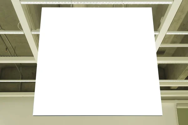 Attrappe auf. Weiße leere rechteckige Tafel, Infotafel innen in Einkaufszentrum, Geschäft — Stockfoto