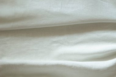 Beyaz buruşmuş kumaş dokusu arka planı. Doğal keten organik eko tekstil tuval arka planı