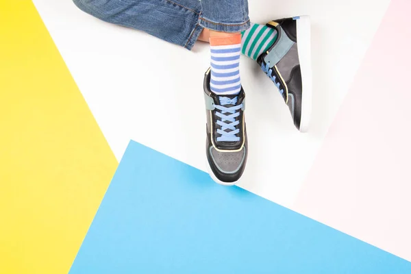Kid Wearing Different Pair Socks Child Foots Mismatched Socks Colorful — Stock Photo, Image