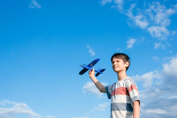 Teenage Boy Throwing Airplane Sky Summer Evening Childhood Dreams Summer — Stockfoto