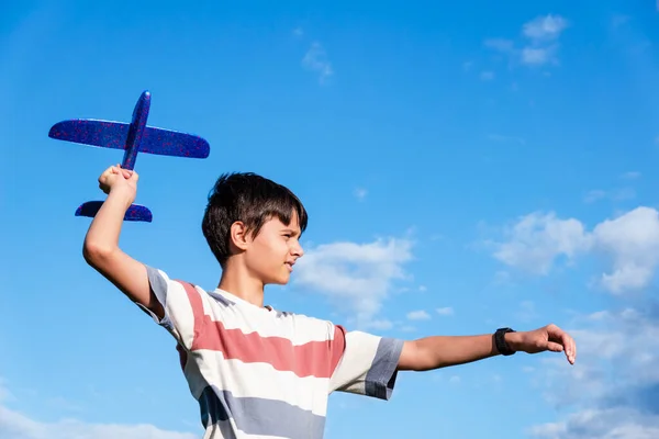 Teenage Boy Throwing Airplane Sky Summer Evening Childhood Dreams Summer — Foto de Stock