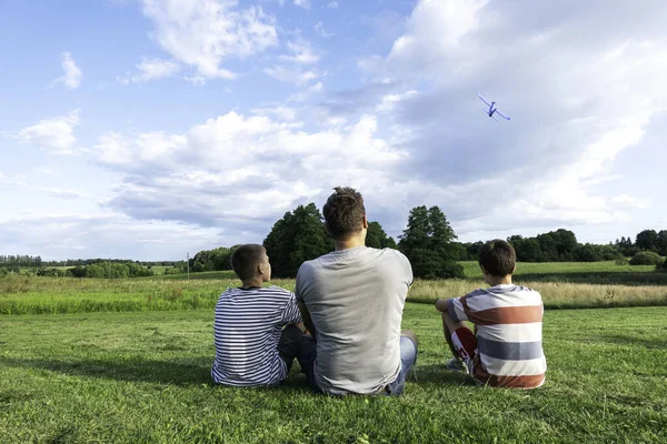 Father Children Playing Toy Airplane Sunny Summer Day Family Engaged — Foto Stock