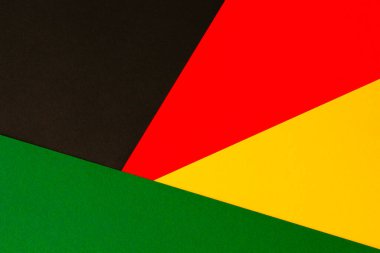 Soyut geometrik siyah, kırmızı, sarı, yeşil renk arkaplan. Metin için kopyalama alanı olan Siyah Geçmiş Ay renk arkaplanı.