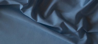 Soyut buruşmuş keten kumaş dokusu arka planı. Doğal maviye boyanmış keten organik eko tekstil tuval arka plan. Üst görünüm.