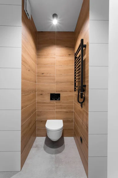 Baño interior con inodoro blanco y bidet — Foto de Stock