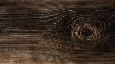 Yanmış kozalaklı ağaç dokusu, yakın plan, üst görünüm