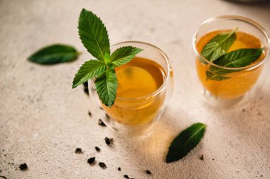 Çay mantarı, kombu çayı, ev yapımı, ferahlatıcı bir içecek.