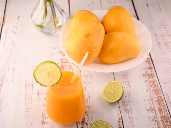 Foto Toont Glas Transparant Met Natuurlijke Mango Drank Achtergrond Zijn — Stockfoto