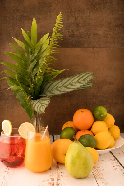 Foto Toont Een Mix Van Fruit Zoals Mango Citroenen Limoenen — Stockfoto