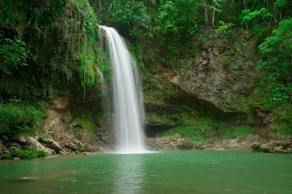 Photo Montre Une Énorme Chute Eau Propre Dessous Est Parfaitement — Photo