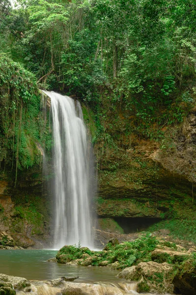 Rivière Montagne Cascade Eau Propre Qui Coule Dessous Est Parfaitement — Photo