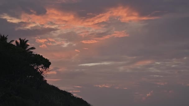 Cielo Atardecer Con Diferentes Tamaños Colores Nubes Hora Noche Océano — Vídeo de stock