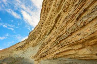 Karayipler 'de yükselen dağ okyanusu perspektifi. Hispanola adasının içinde mükemmel bir deniz kayası manzarası. Idelyc dağ kayaları geniş açılı. Monte Cristi kasabası Haiti sınırına yakın.