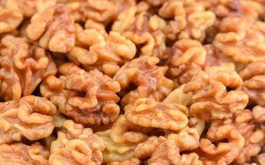 Ceviz arkaplan yatay yakın plan HD. Ekstra keskinlikle yakalanan cevizli yüksek kaliteli bir fotoğraf. Cevizin çarpıcı görüntü kalitesi herhangi bir alanı süslemek için kullanılabilir.