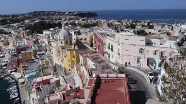 Procida, Campania, İtalya - 1 Ekim 2021: Procida - Palazzo D 'Avalos adasının genel görünümü