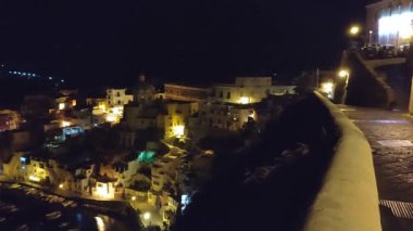 Procida, Campania, İtalya - 2 Ekim 2021: Salita Castello 'dan Marina di Corricella' nın Gece Görüşü