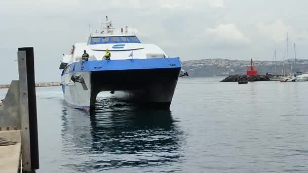 Procida Kampanien Italien Oktober 2021 Tragflächenboot Caremar Während Der Anlegephase — Stockvideo