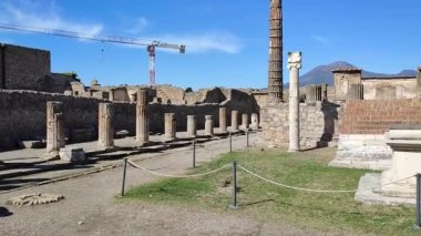 Pompeii, Campania, İtalya - 14 Ekim 2021: Apollo Sığınağı 'na genel bakış, M.Ö. 6. yüzyıla dayanan Pompei Arkeoloji Parkı