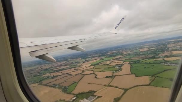 Dublín Irlanda Septiembre 2021 Panorama Desde Ventana Del Avión Durante — Vídeo de stock