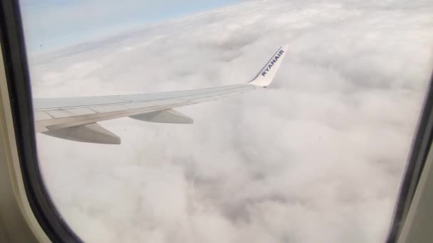 Dublin Irland September 2021 Panorama Från Flygplansfönstret Sväng Ovanför Molnen — Stockvideo