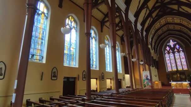 Cork Irlanda Septiembre 2021 Panorama Interior Iglesia Santísima Trinidad Del — Vídeo de stock