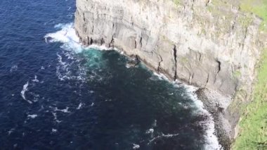 Doolin, County Galway, İrlanda - 17 Eylül 2021: Güney Patikası 'ndan Moher Kayalıklarına Genel Bakış