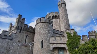 Cork, İrlanda - 19 Eylül 2021: Lee Nehri üzerindeki Blackrock Kalesi Gözlemevi