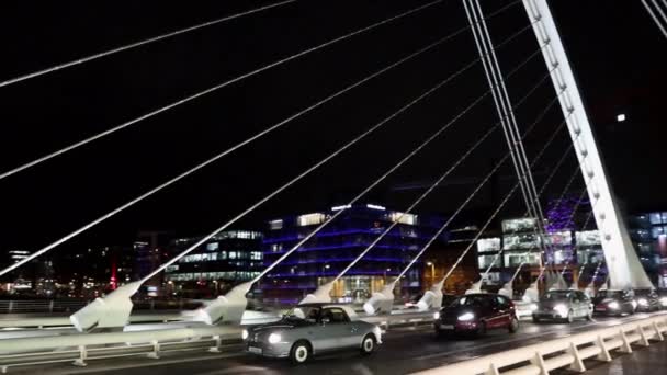 Dublin Irland September 2021 Samuel Beckett Bridge Över Floden Liffey — Stockvideo
