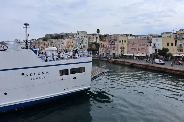 Procida Campania Italy Октября 2021 Caremar Ferry Doking Port Marina — стоковое фото