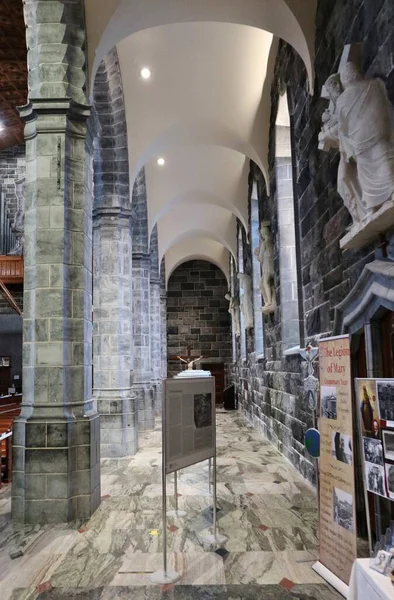 アイルランドのゴールウェイ 2021年9月17日 聖母大聖堂の内部は ルネサンス様式で20世紀に建てられた天国と聖ニコラスに想定 — ストック写真
