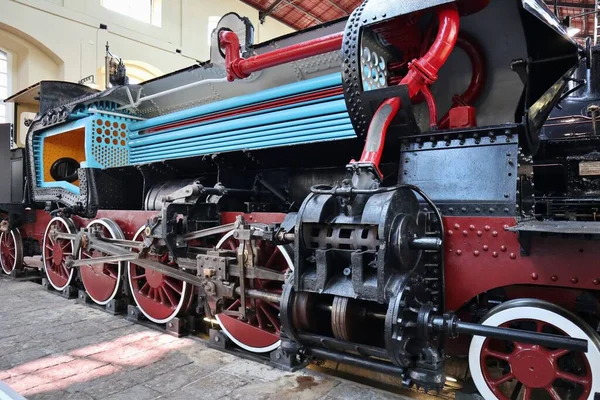 イタリア カンパニア州ポルティキ2021年8月27日 ピエトラルサ国立鉄道博物館に蒸気機関車を展示 — ストック写真