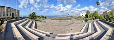 Portici, Campania, İtalya - 27 Ağustos 2021: Pietrarsa Ulusal Demiryolu Müzesi 'nin panoramik fotoğrafı