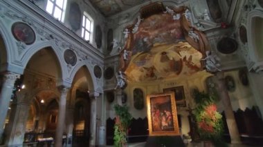 Napoli, Campania, İtalya - 3 Ocak 2022: Santa Maria Assunta Katedrali 'nin sol kiliselerinden birini oluşturan erken dönem Hıristiyan Bazilikası' nın genel değerlendirmesi