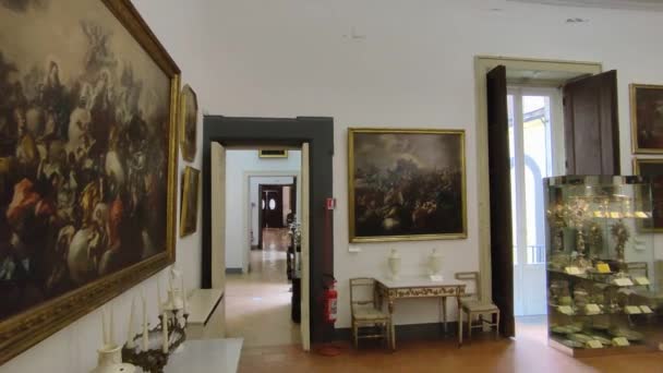 ナポリ カンパニア イタリア 2022年1月3日 17世紀のパラッツォ モンテ デッラ ミゼリコーディア 2005年の博物館の1階にあるクアドリアの概要 — ストック動画