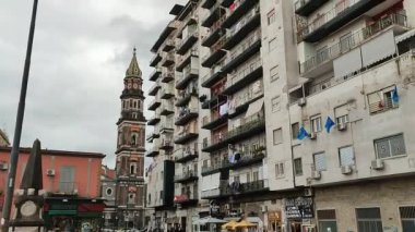 Napoli, Campania, İtalya - 3 Ocak 2022: Mercato Meydanı 'ndaki Palazzo Ottieri' nin Savaş sonrası inşa spekülasyonları sırasında yaptığı genel bakış
