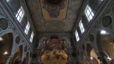 Napoli, Campania, İtalya - 3 Ocak 2022: Santa Maria Assunta Katedrali 'nin sol kiliselerinden birini oluşturan erken dönem Hıristiyan Bazilikası' nın genel değerlendirmesi