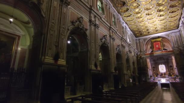 意大利坎帕尼亚那不勒斯 2022年1月3日 位于梅尔卡托广场的17世纪大教堂Santuario Del Carmine Maggiore内部概览 — 图库视频影像