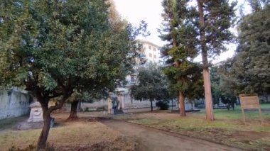 Napoli, Campania, İtalya - 19 Ocak 2022 Via Biagio Miraglia 'daki 19. yüzyıl Katolik olmayan Santa Maria della Fede Mezarlığı