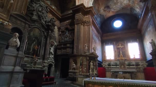 意大利坎帕尼亚那不勒斯 2022年1月19日 Formiello 16世纪圣卡特琳娜教堂的内政概览 — 图库视频影像