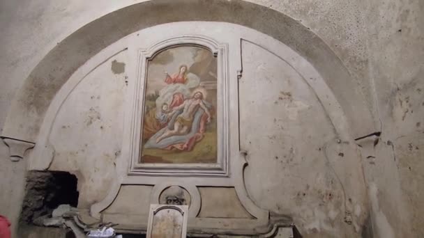 ナポリ カンパニア イタリア 2022年1月17日 サンタ ルチエラのサンタ ルチアに捧げられた小さな14世紀の教会の内部概要 — ストック動画