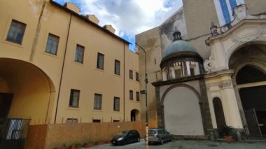 Napoli, Campania, İtalya - 17 Ocak 2022: Angevins tarafından 13. yüzyılda San Domenico Maggiore 'da kurulan San Domenico Bazilikası